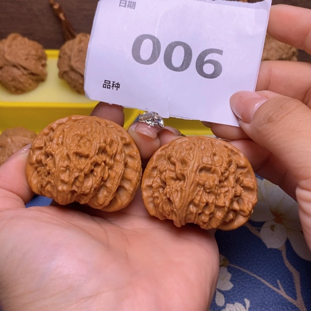 至***宝文玩核桃把件006白狮子