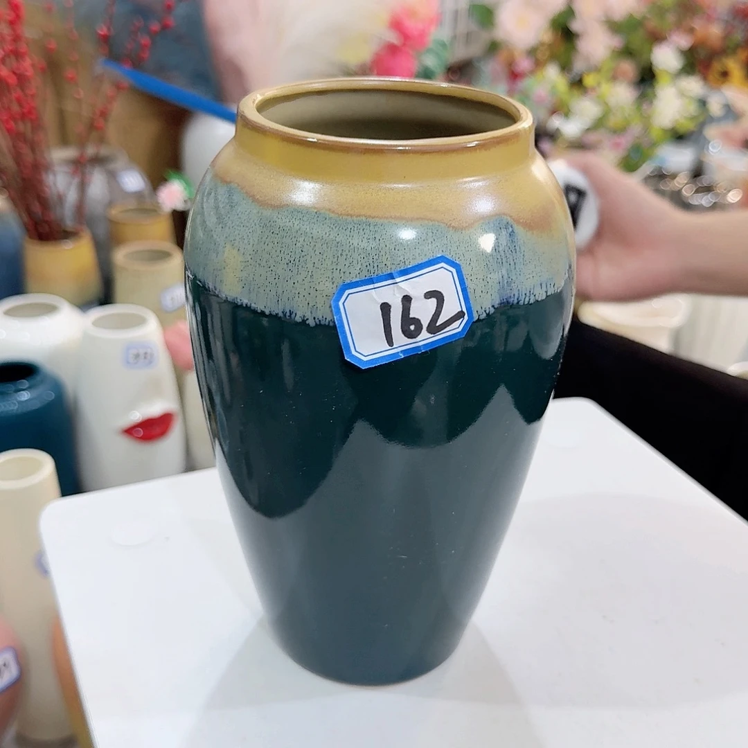 162号陶瓷高20厘米微瑕一个