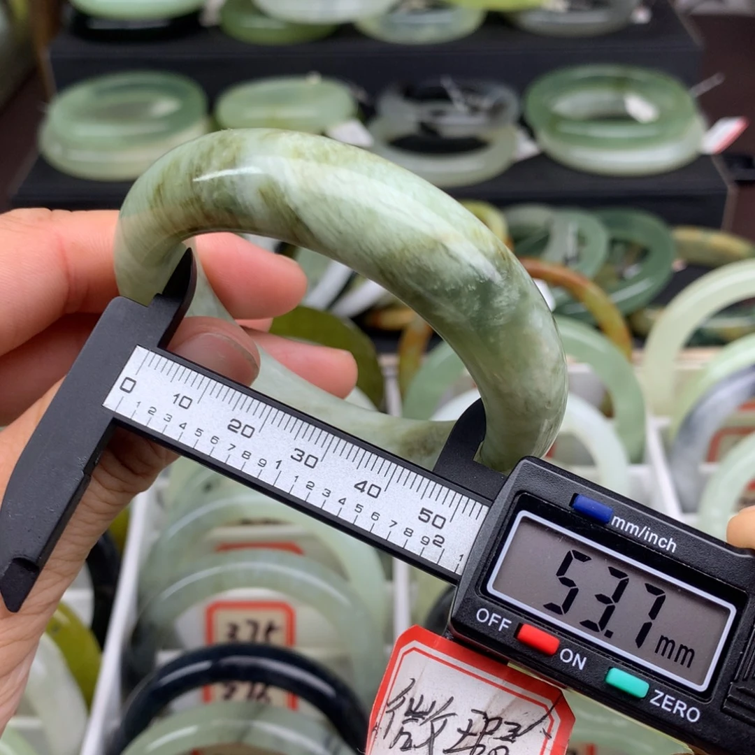 蛇纹石玉未镶嵌手镯399