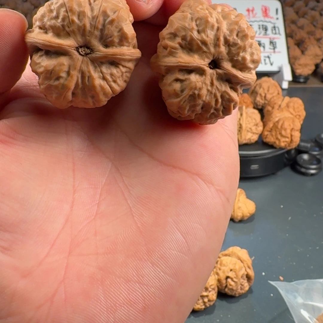 福***文玩核桃吊坠蛤蟆的眼睛是真的好看啊我的天