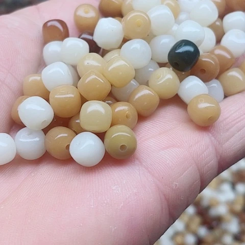 白玉菩提吊坠8、7微瑕多宝桶100颗卡灯牌宠200颗