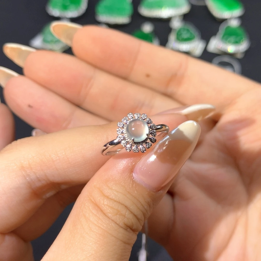 翡翠戒指18K金镶嵌翡翠