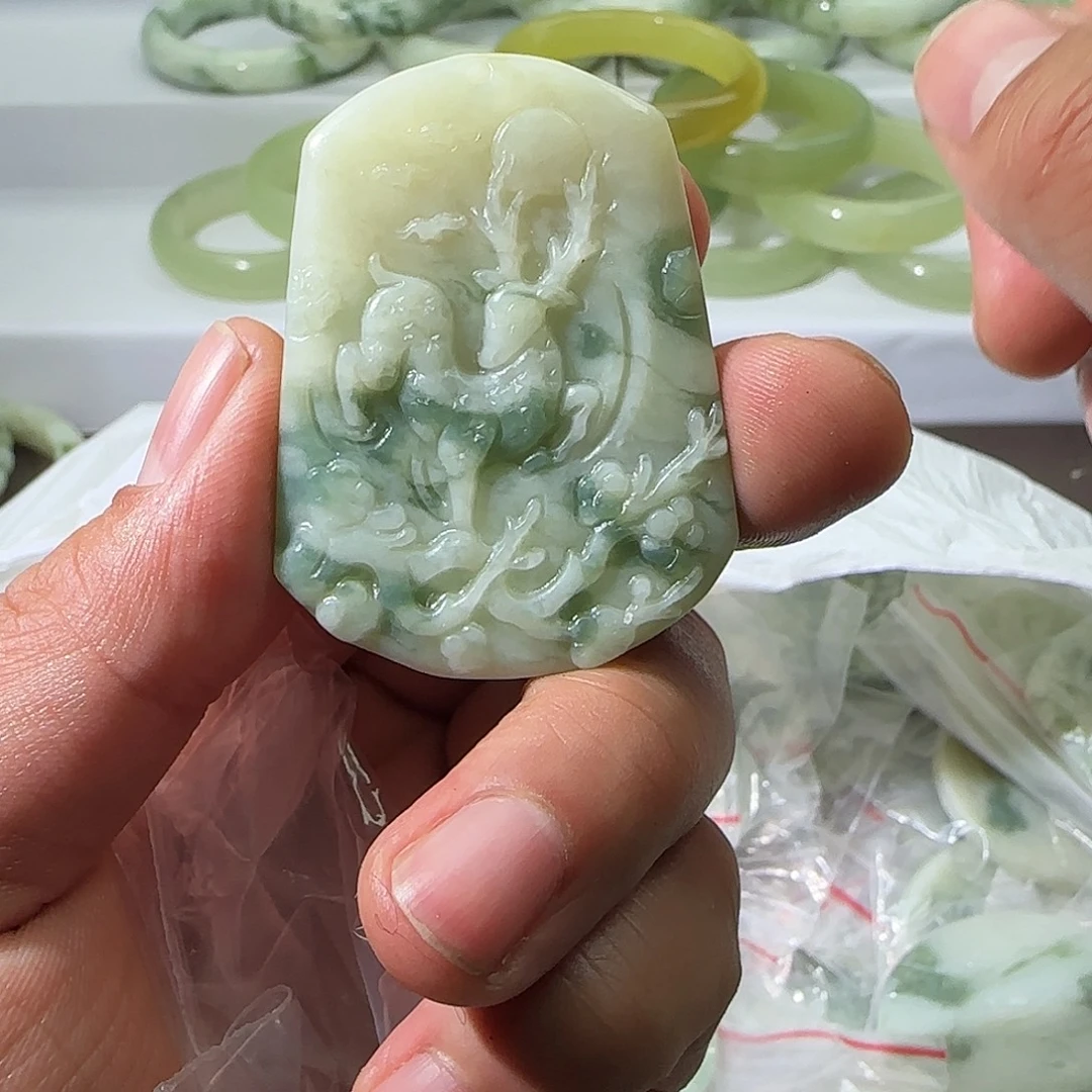 蛇纹石玉未镶嵌颈饰