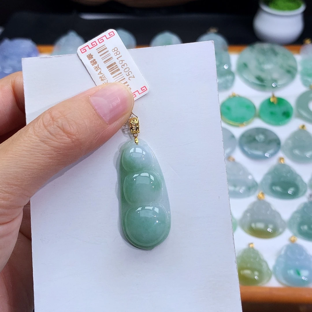 翡翠18K金镶嵌颈饰翡翠吊坠