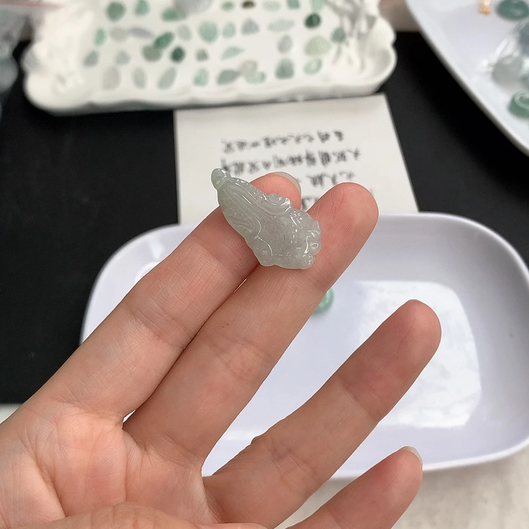 翡翠未镶嵌颈饰菜