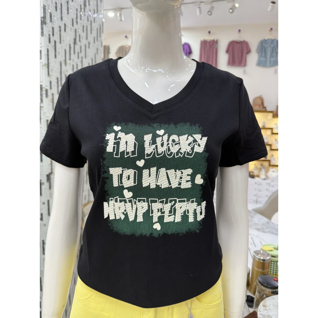 5885 V领简约字母棉T