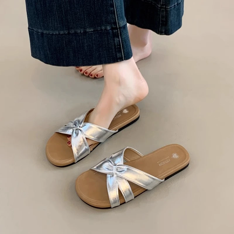 法式银色凉拖鞋女夏外穿2025新款不累脚配裙子平底孕妇沙滩一字拖