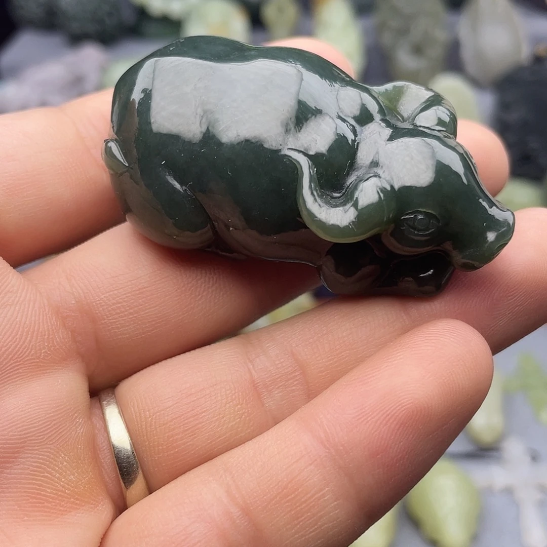 和田玉未镶嵌把件