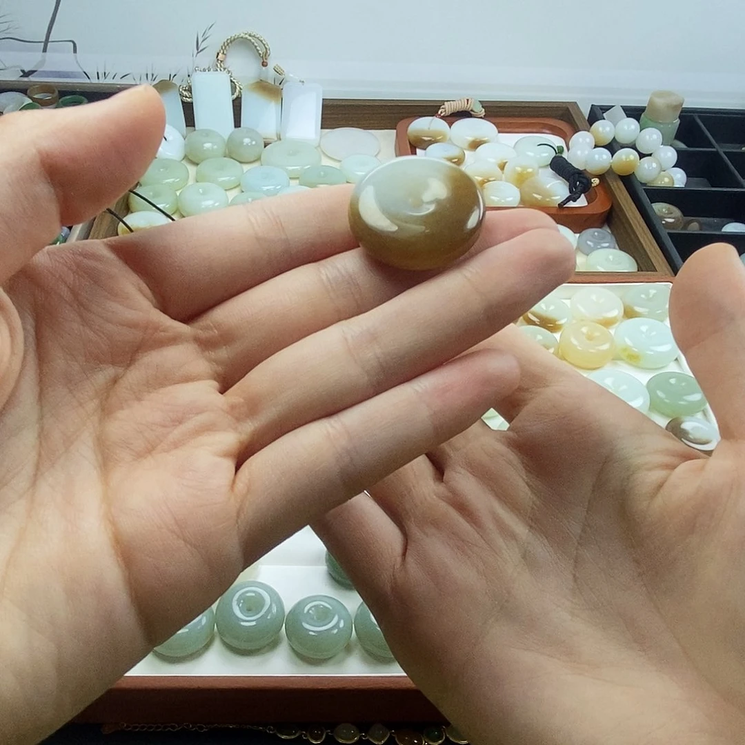 和田玉（糖玉）未镶嵌颈饰