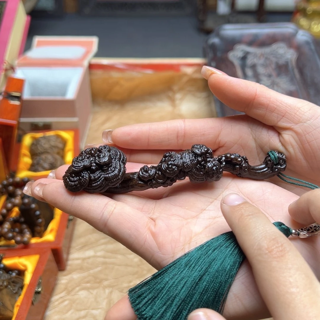 大叶紫檀（黑酸枝木类）