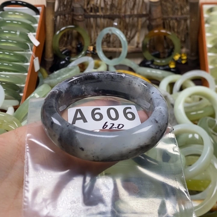 暮***风蛇纹石玉未镶嵌手镯