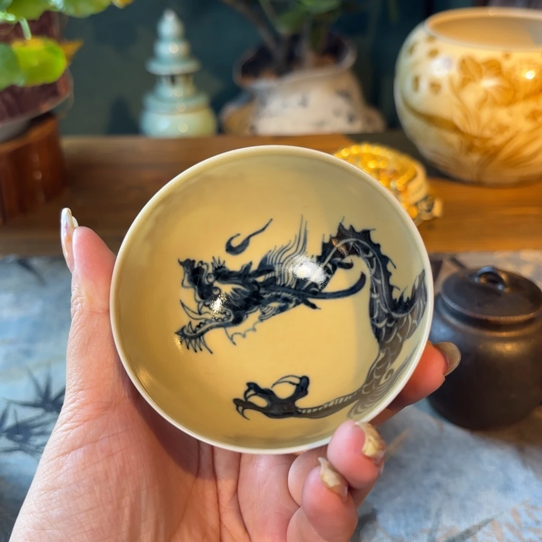 青花手绘二号釉龙碗杯