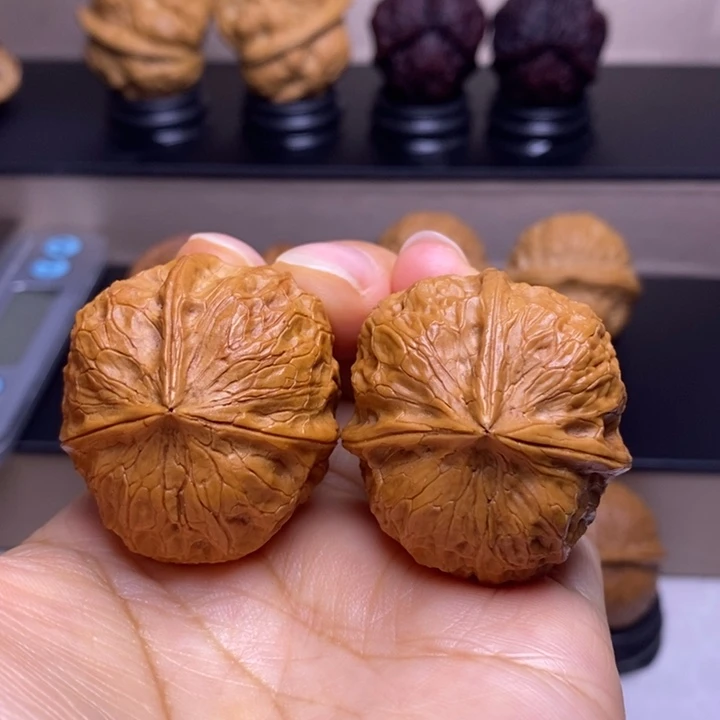 把件文玩核桃玉面三楞65