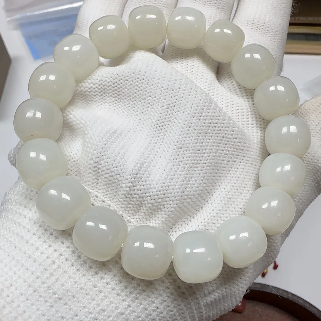 颈饰未镶嵌和田玉手串一条