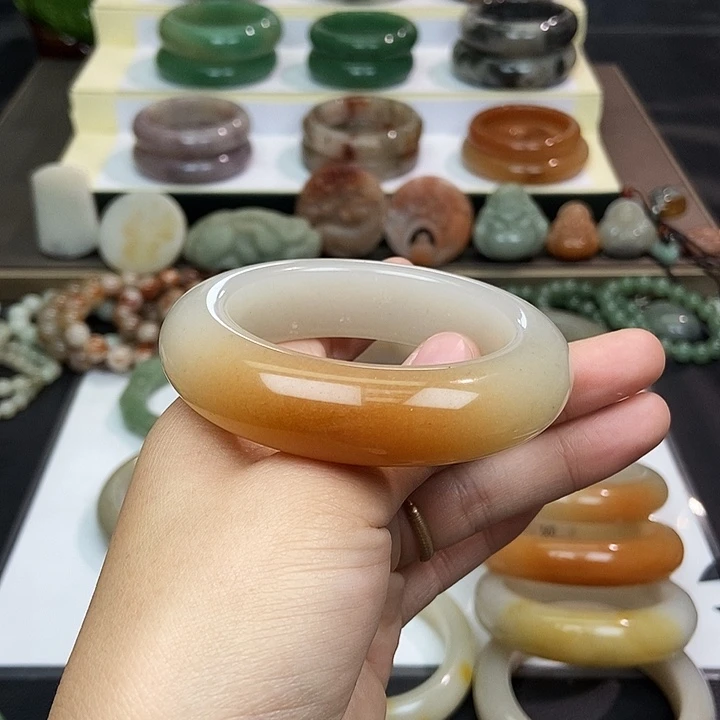 石英质玉未镶嵌手镯最***景