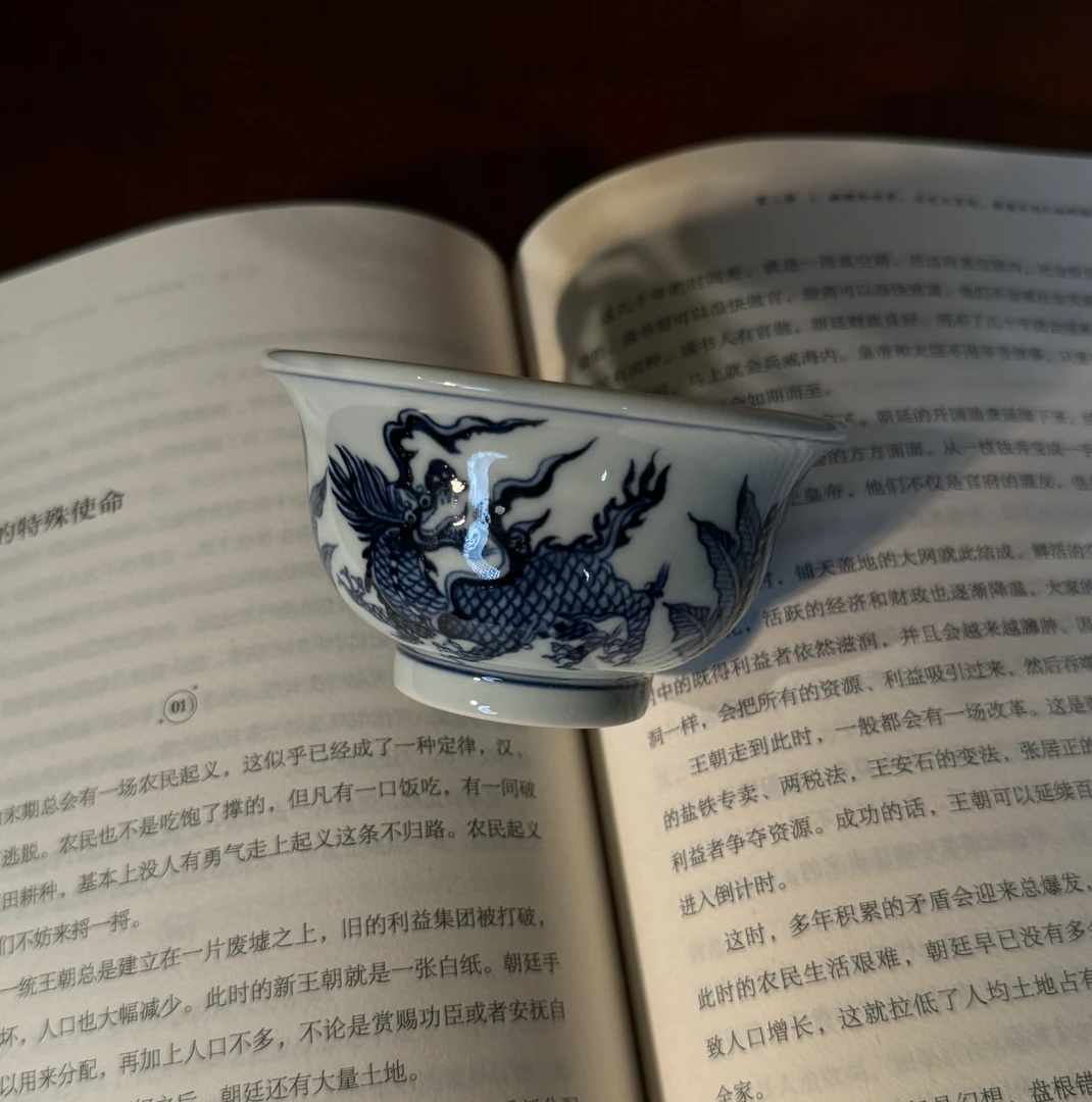 A355【景墨春风】景德镇手工手绘青花麒麟杯