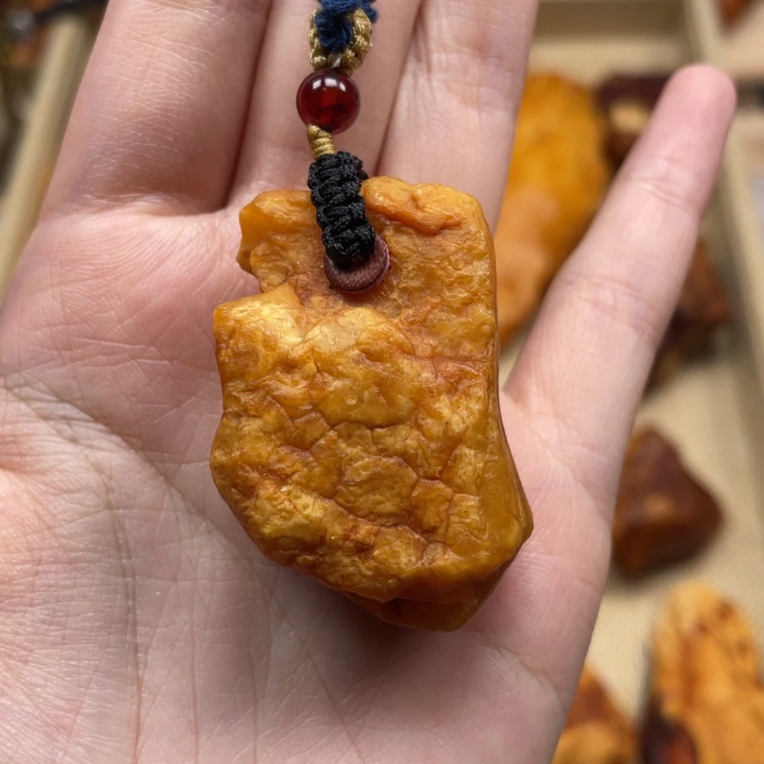 未镶嵌琥珀珠宝奇石