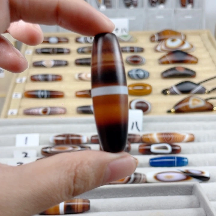 玛瑙/玉髓颈饰未镶嵌孟**代