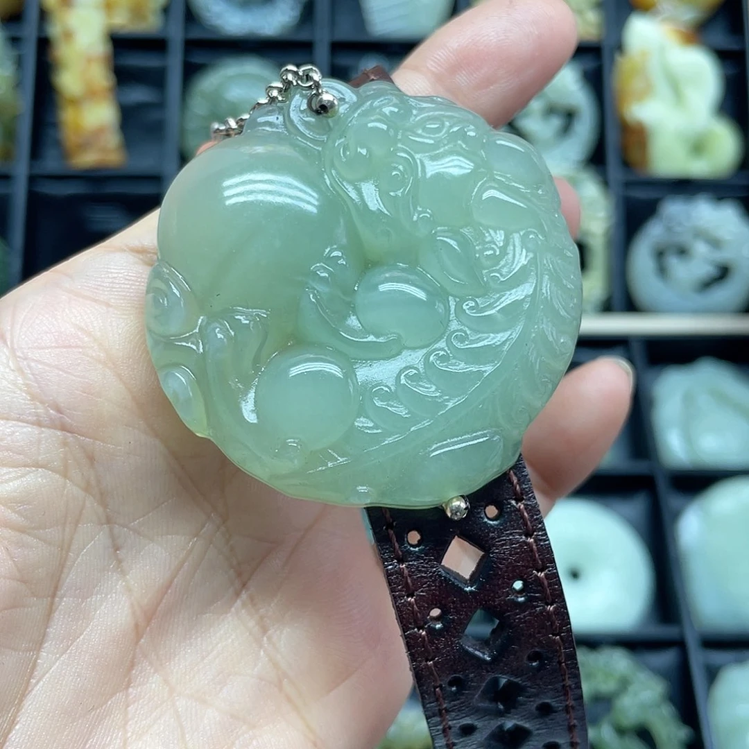 蛇纹石玉未镶嵌颈饰