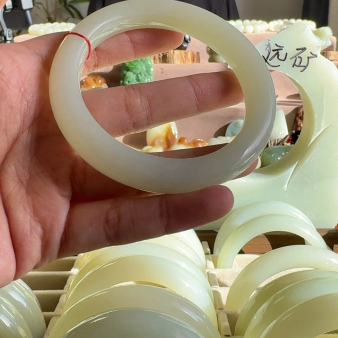 颈饰未镶嵌和田玉（糖玉）