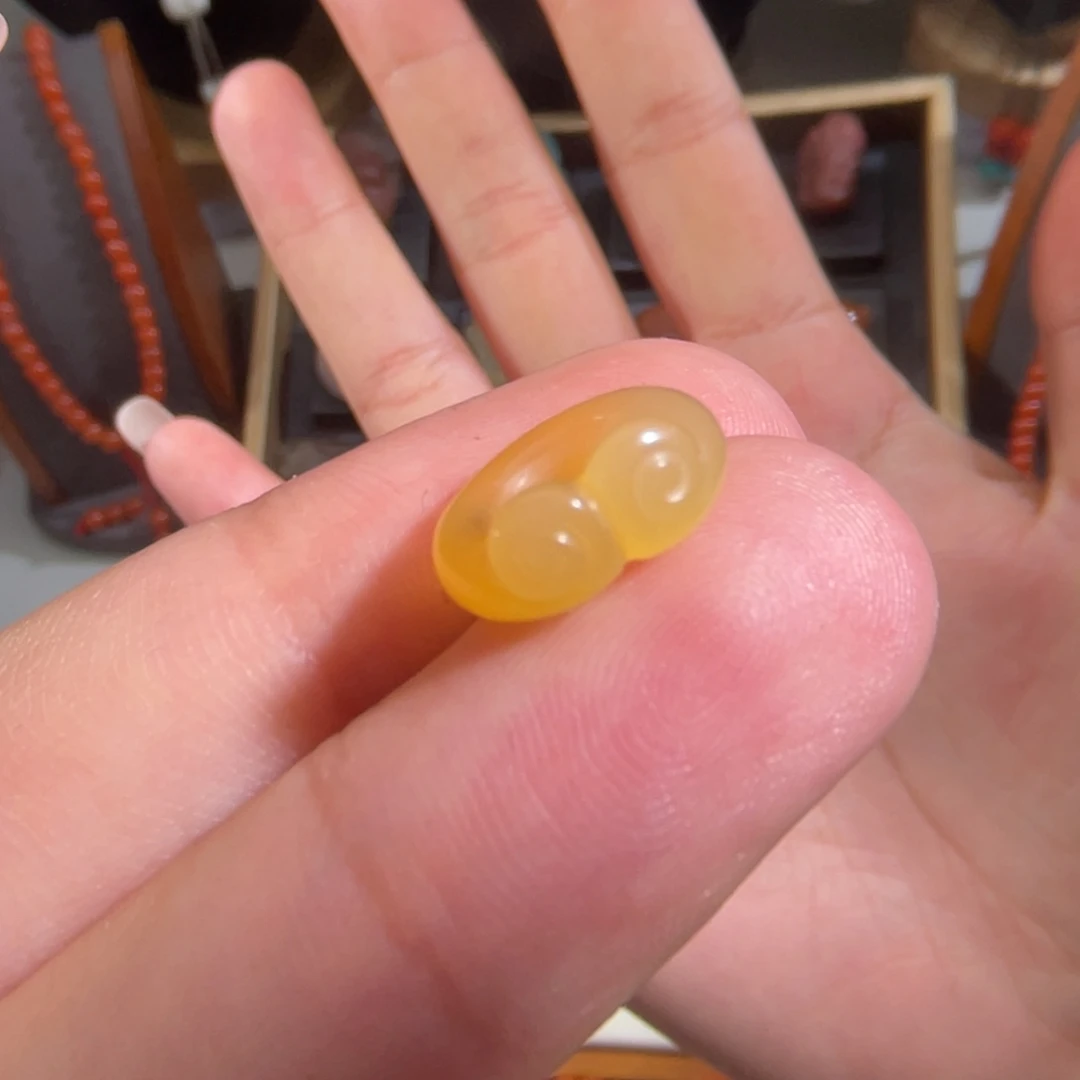 石英质玉（黄龙玉）未镶嵌金箍，不退换