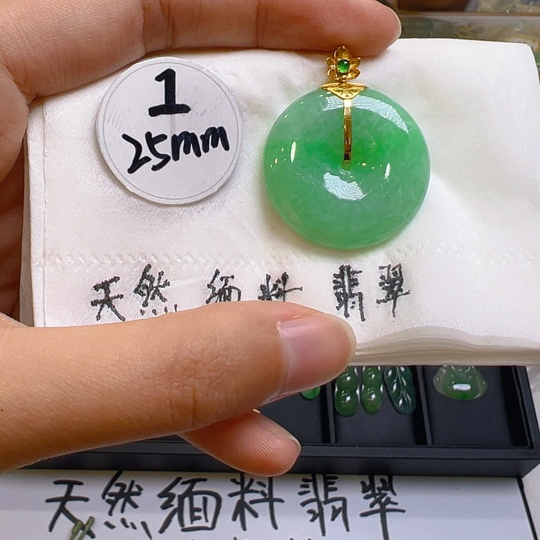 翡翠颈饰18K金镶嵌翡翠