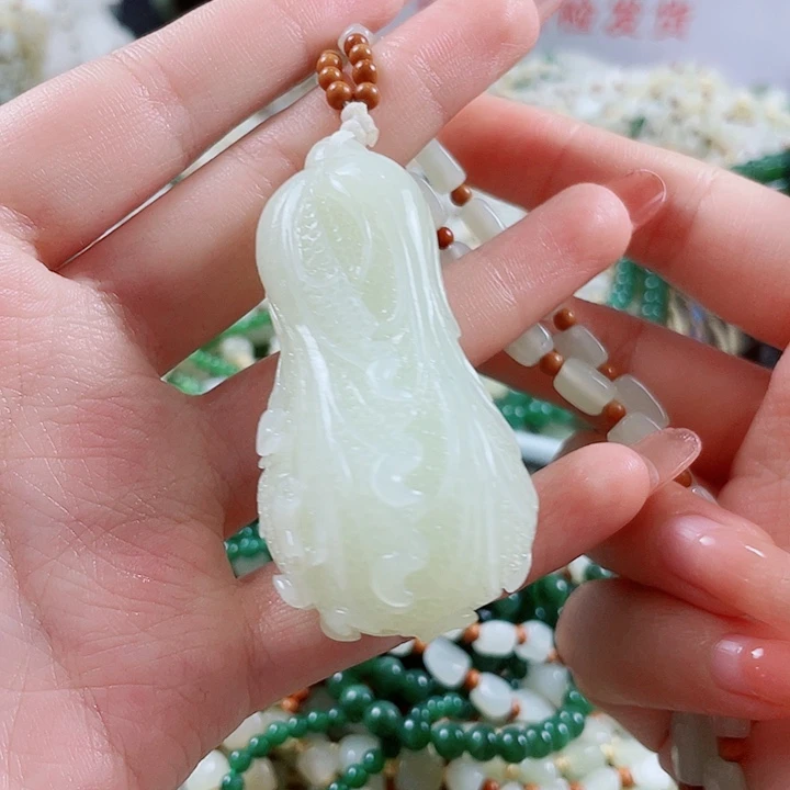 颈饰未镶嵌和田玉