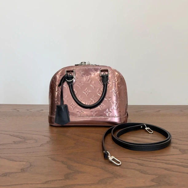 99新 LouisVuitton/路易威登 LV 漆皮贝壳bb金属色 尺寸23.5×17.5