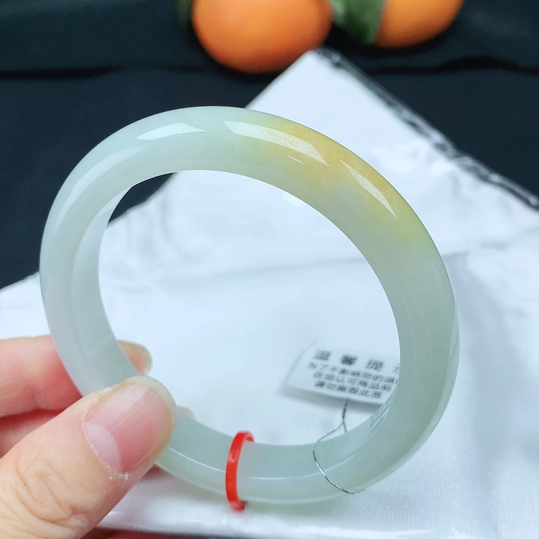 翡翠手镯未镶嵌55圈