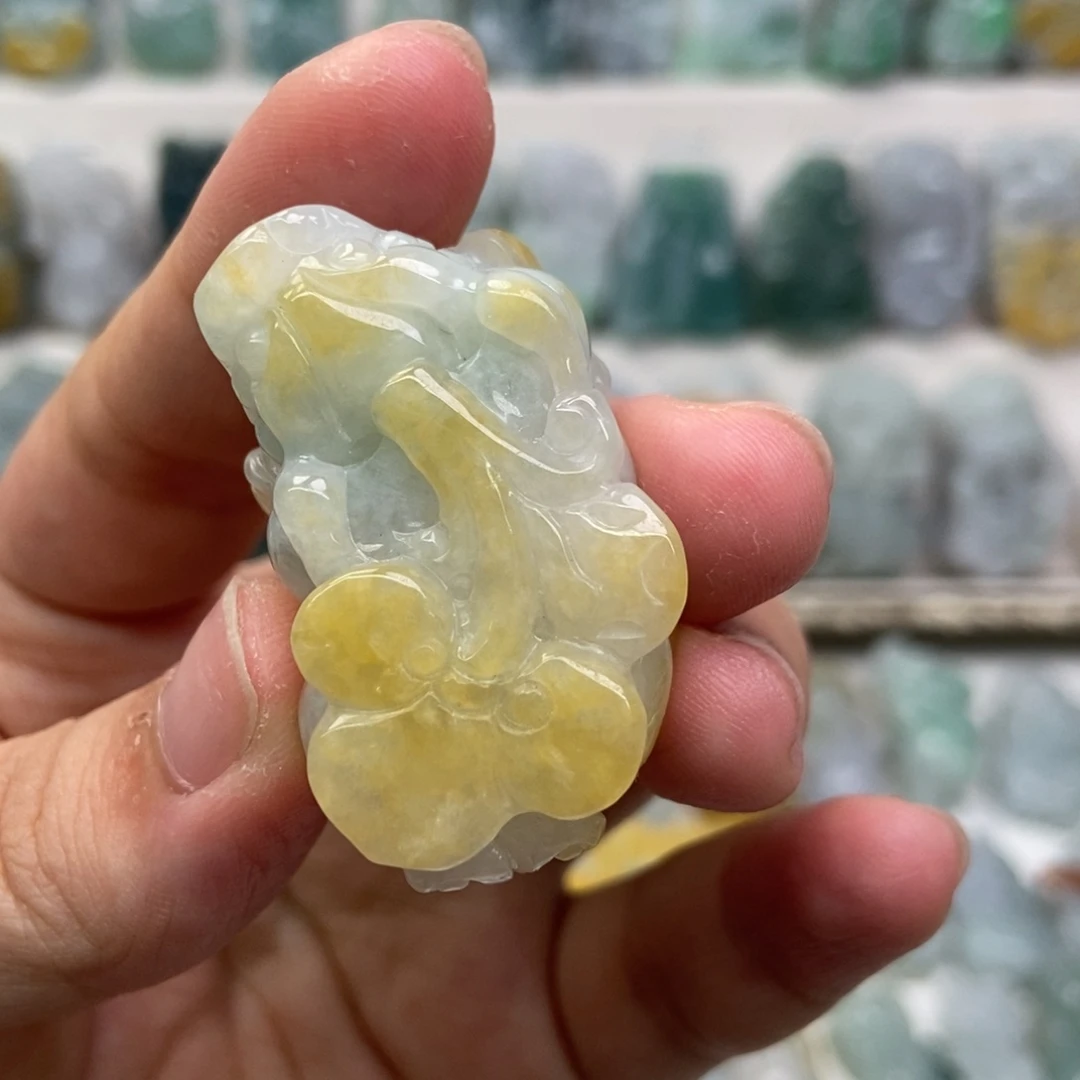 翡翠未镶嵌吊坠(赠链)