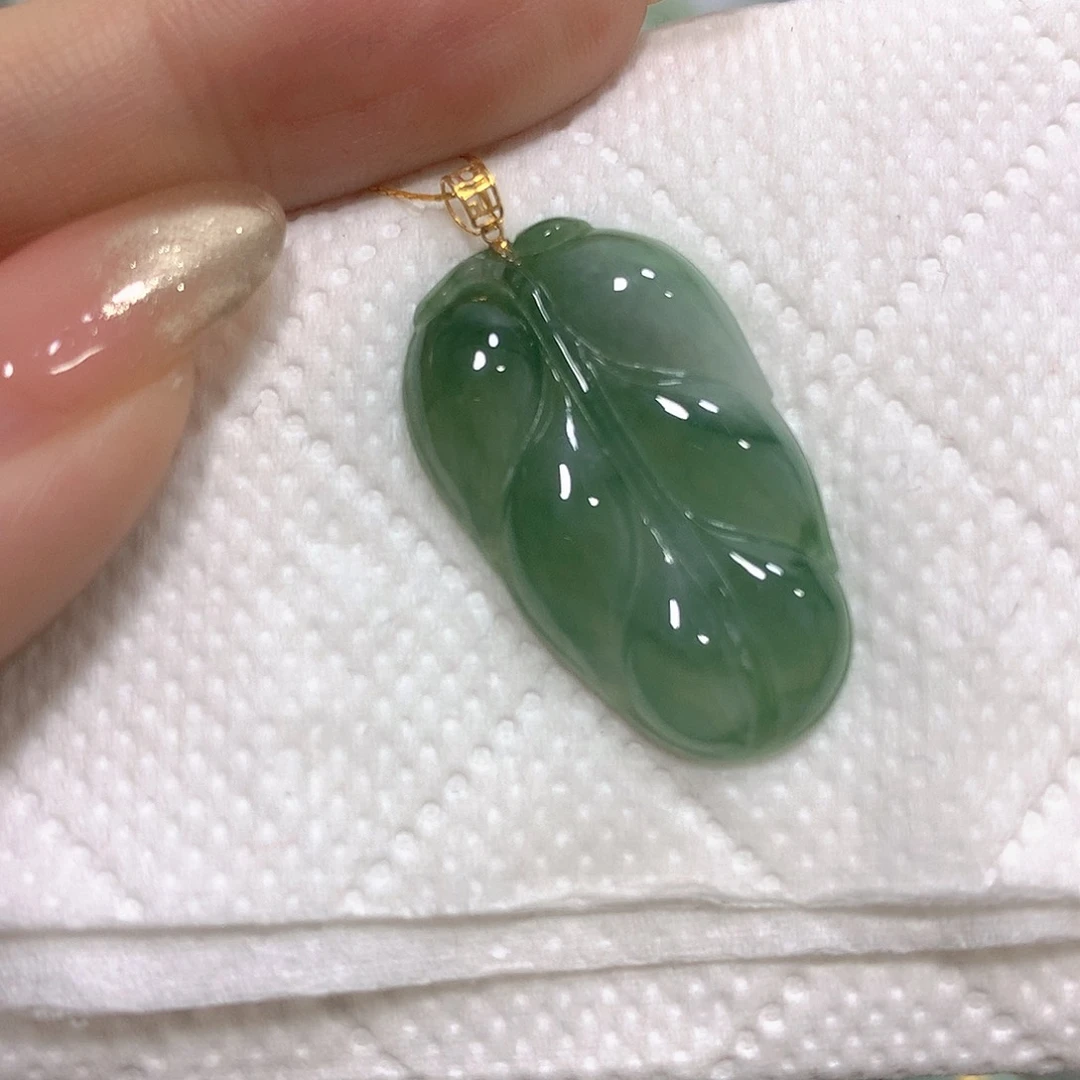 翡翠未镶嵌颈饰挂件