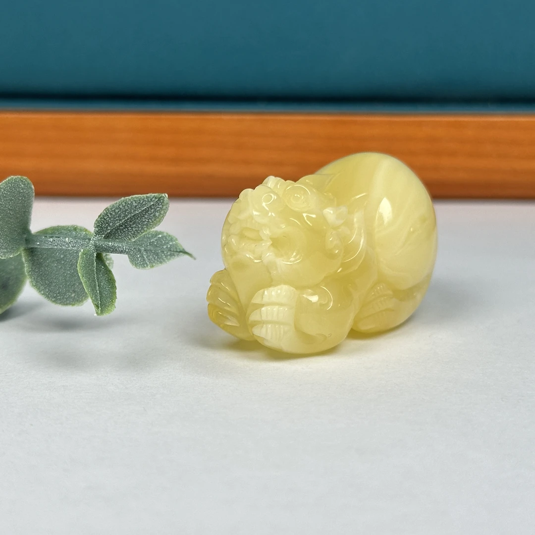 Y5154天然原矿蜜蜡 雕刻貔貅22*35*23.5mm 支持复检 假一罚十
