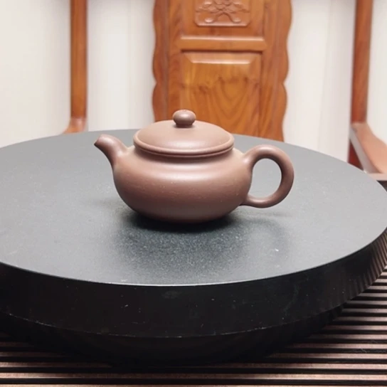 紫砂茶壶黄龙山原矿底槽清半手工瑕（140 cc）