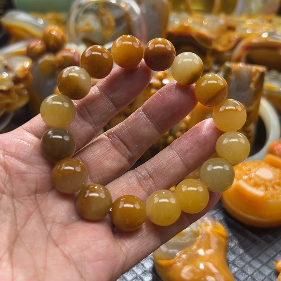 颈饰未镶嵌石英质玉