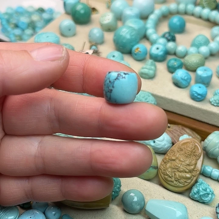 绿松石未镶嵌颈饰