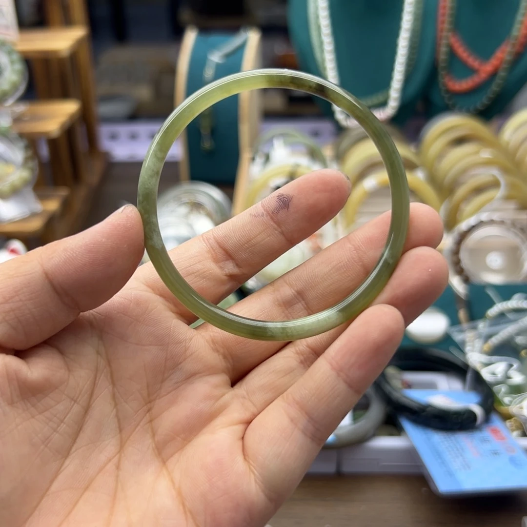 和田玉手镯未镶嵌60.4圈围7071