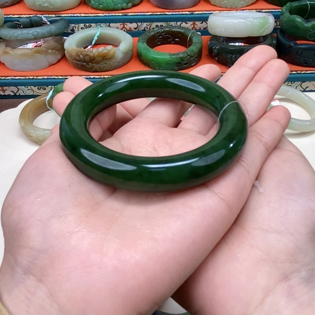 和田玉未镶嵌手镯