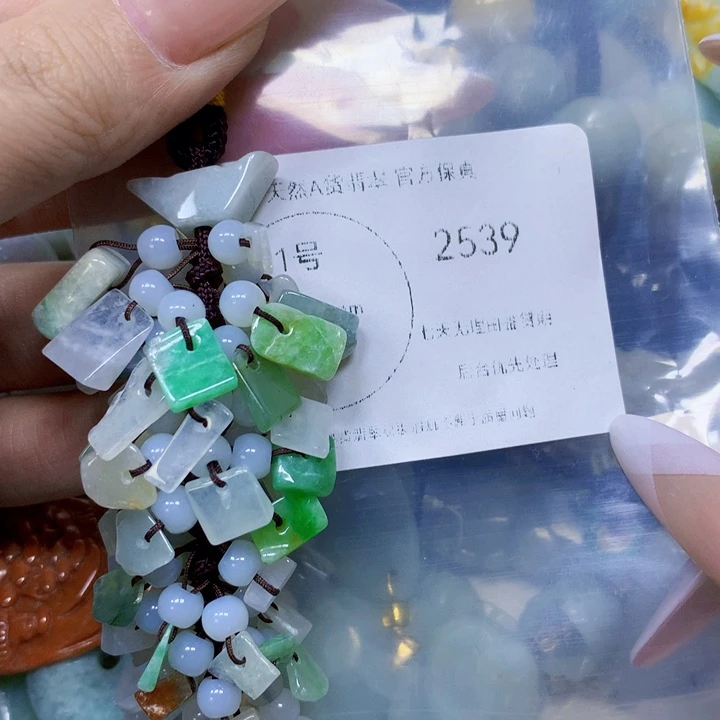 翡翠颈饰未镶嵌翡翠