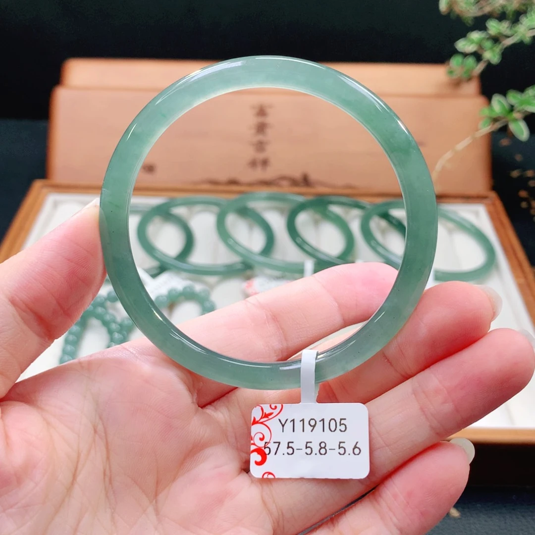 翡翠手镯（圆镯）未镶嵌