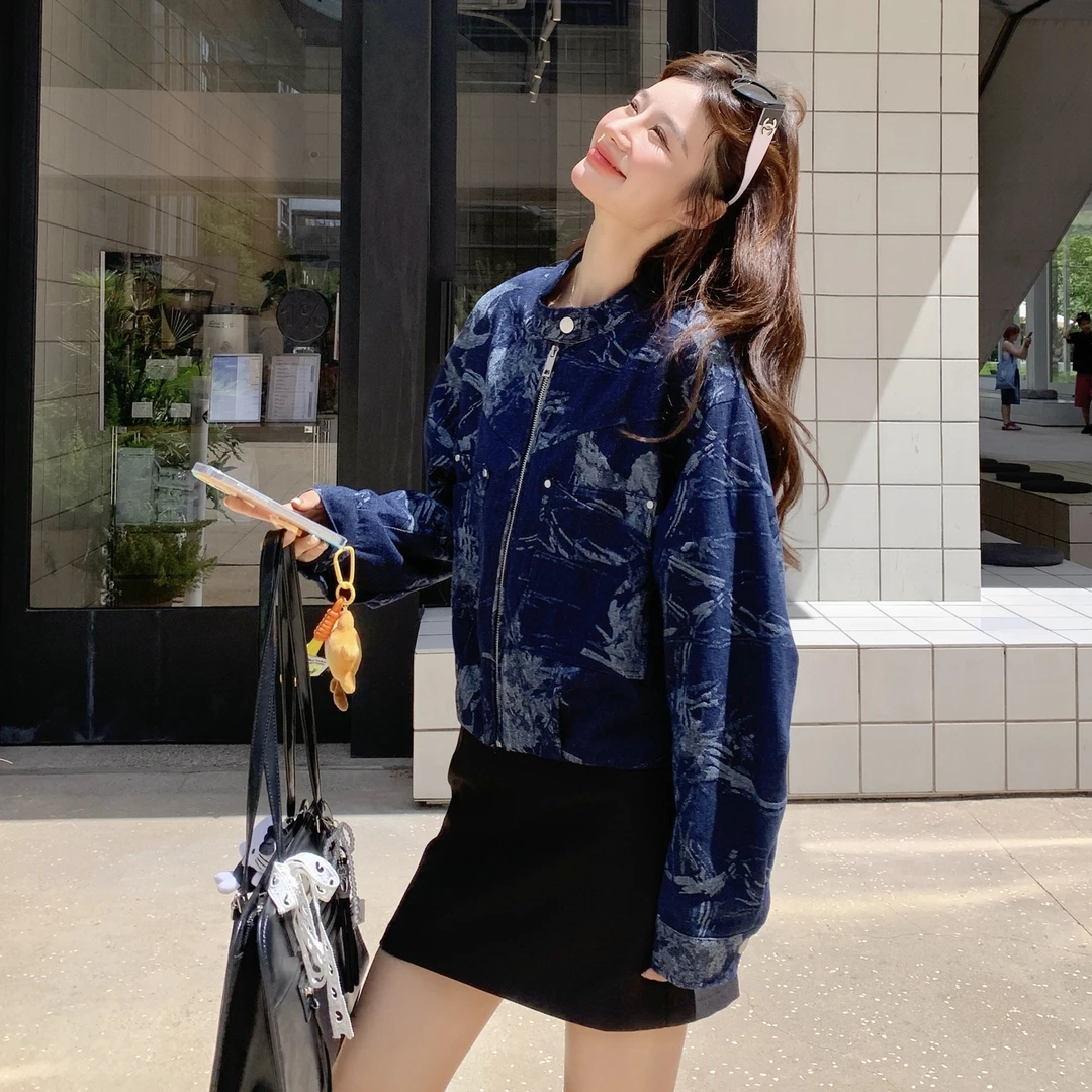 休闲风洋气百搭减龄上衣女秋季新款大气显瘦甜酷个性印花短款外套