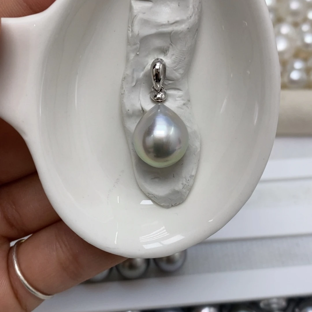 裸珠海水珍珠12，浅灰带炫绿