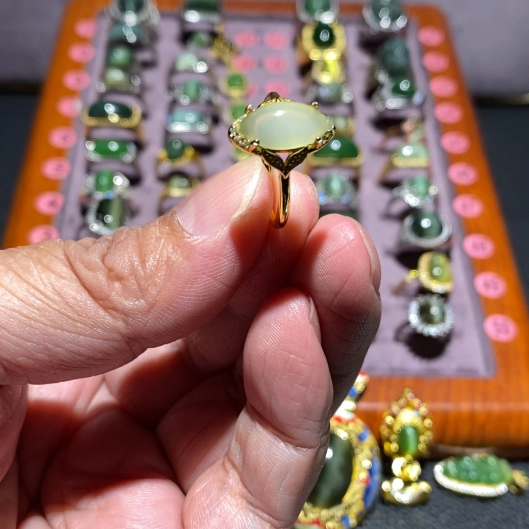 和田玉未镶嵌戒指