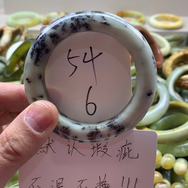 蛇纹石玉手镯未镶嵌巧**然