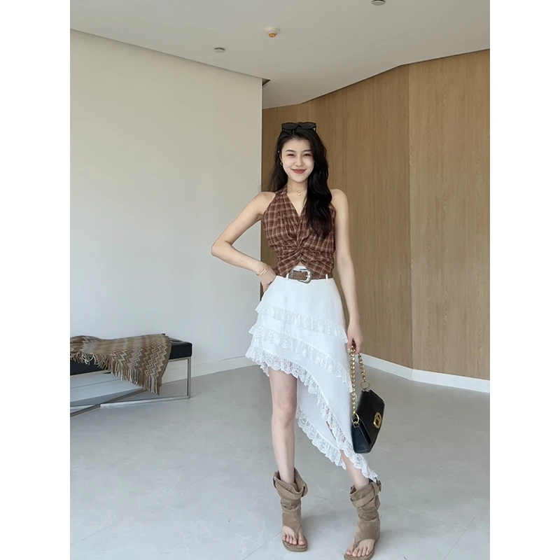 张阿星【热浪岛屿】辣妹格纹复古挂脖背心+甜酷不规则蕾丝白色半裙