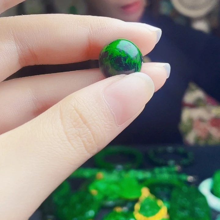 颈饰未镶嵌翡翠多样性