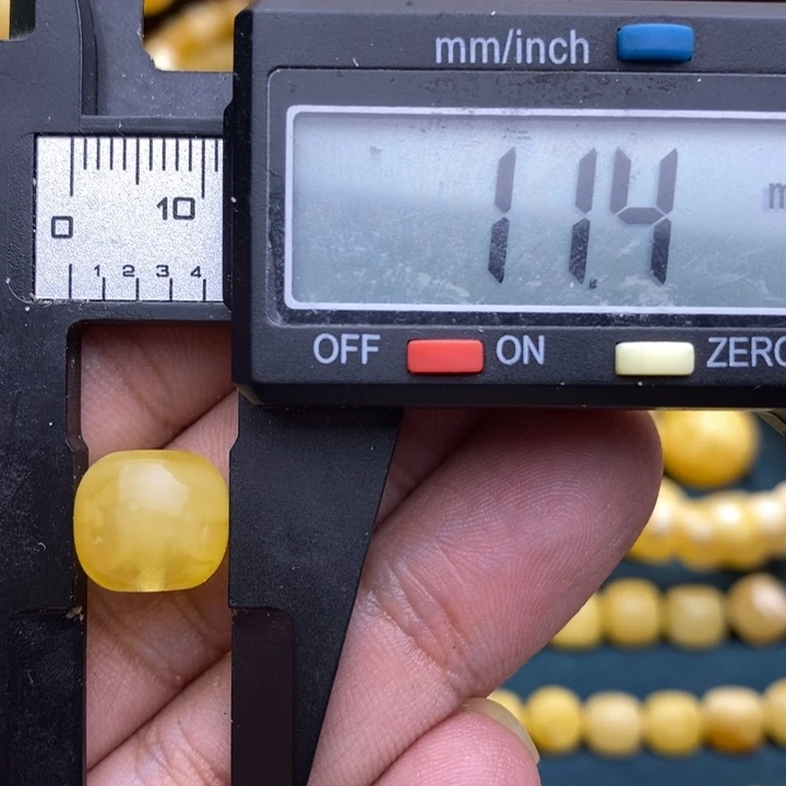 琥珀未镶嵌裸石12号11.4*10.4喇叭口微瑕