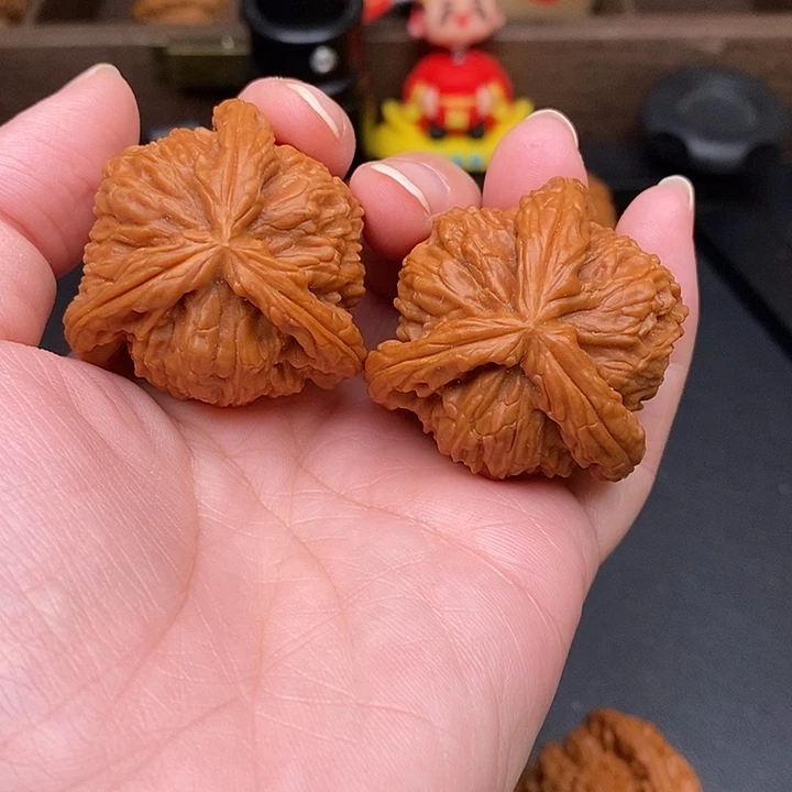 A***俊文玩核桃把件白奔