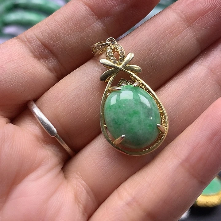 翡翠银S925镶嵌颈饰翡翠