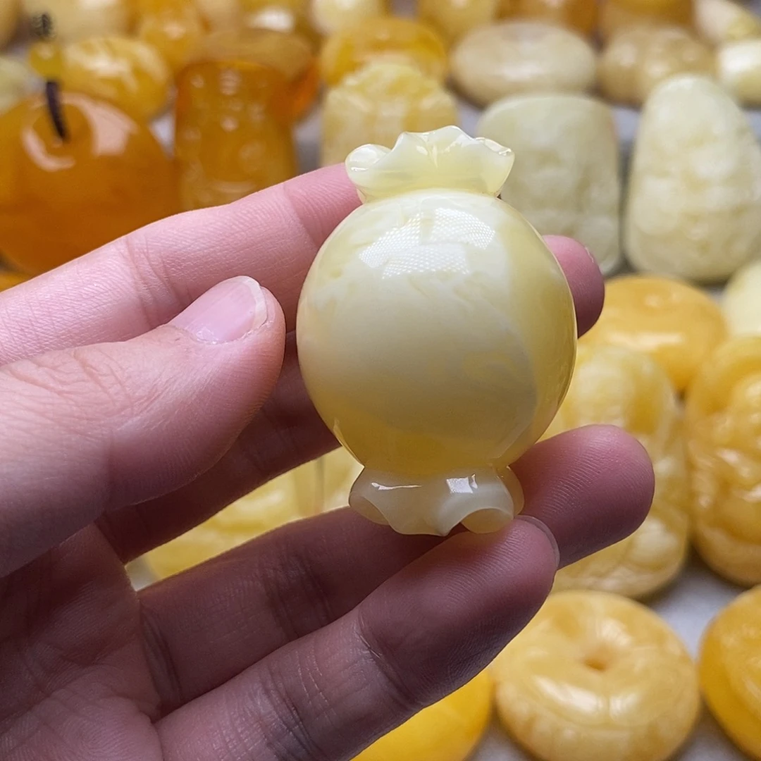 琥珀颈饰未镶嵌琥珀蜜蜡吊坠