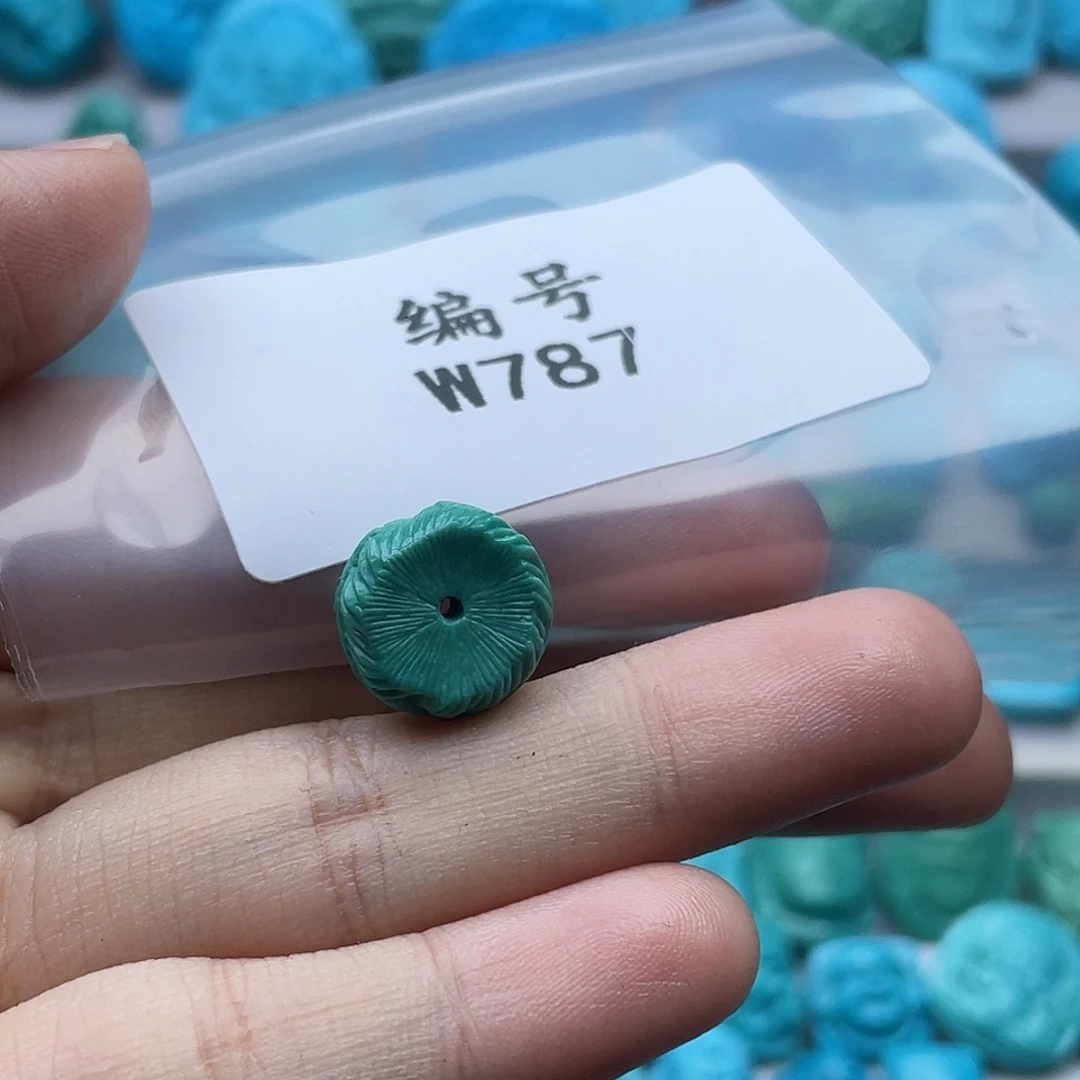 偶****绿松石未镶嵌珠宝奇石